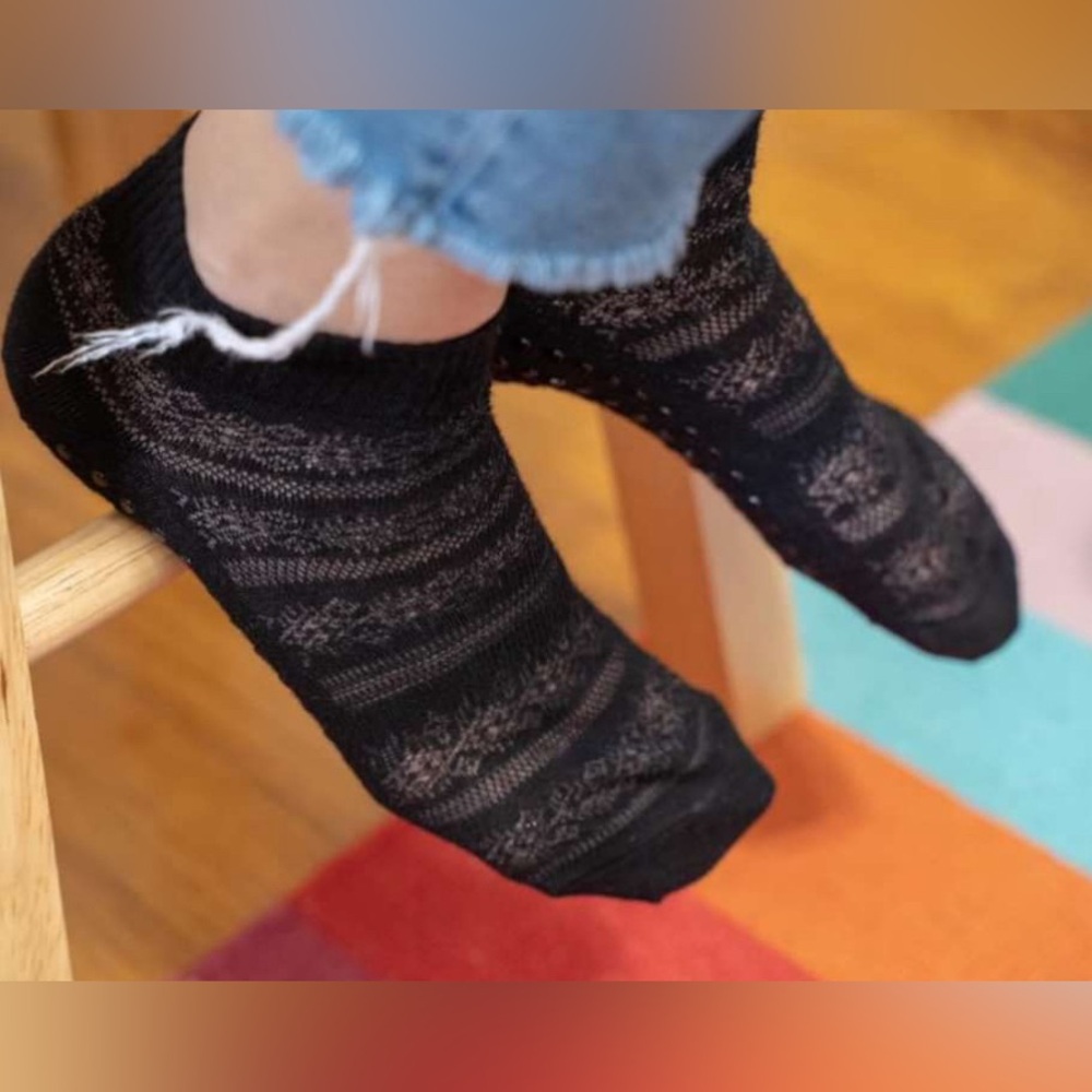 NWT 2 PAIRS Great Soles Kailey Crochet Grip Socks Black